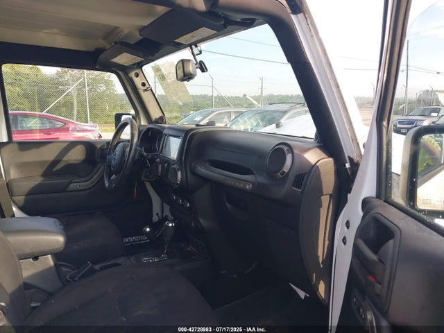 1C4BJWDG0EL315676 Jeep Wrangler