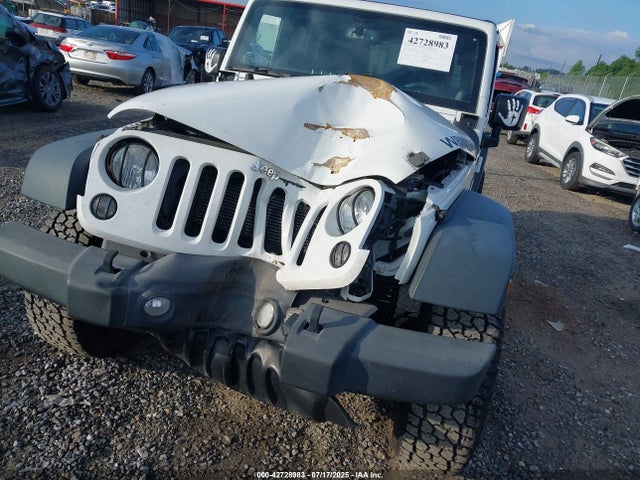 1C4BJWDG0EL315676 Jeep Wrangler