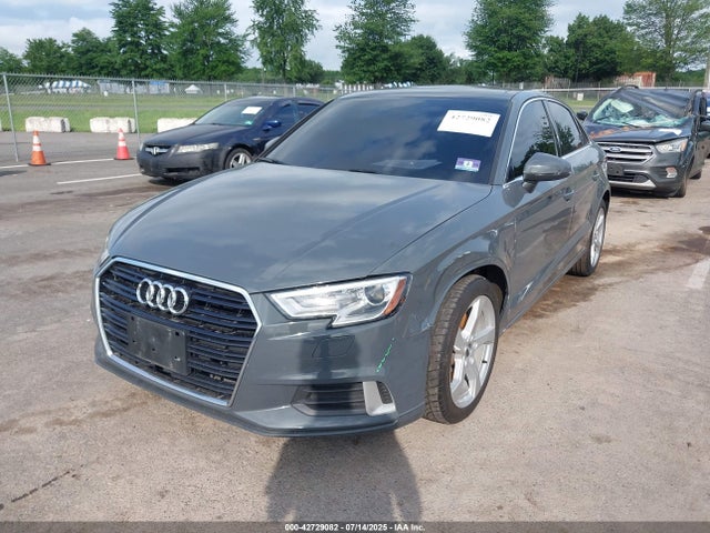 2019 AUDI A3 WAUAUGFF2K1009922 Photo 1