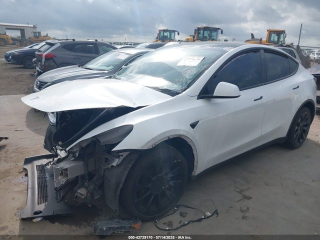 Tesla Model Y 2023 7SAYGDEE2PA071402 Image 2
