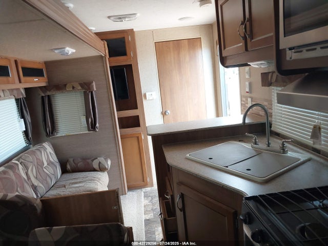 Coachmen Catalina 2015 5ZT2CAUB0FA019876 Image 8