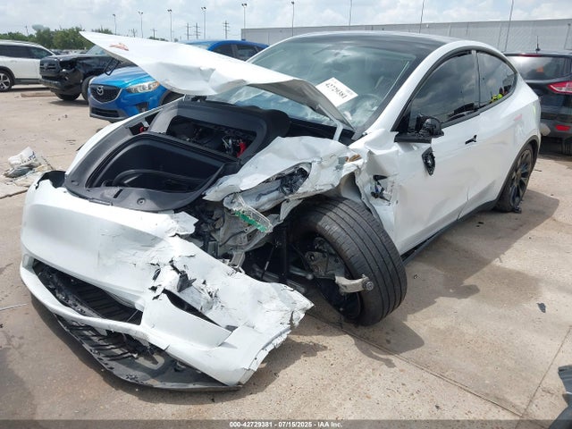 2024 TESLA MODEL Y 7SAYGDED2RF035190 Photo 1