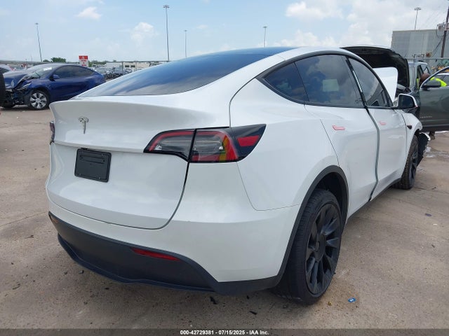 2024 TESLA MODEL Y 7SAYGDED2RF035190 Photo 3
