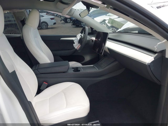 2024 TESLA MODEL Y 7SAYGDED2RF035190 Photo 4