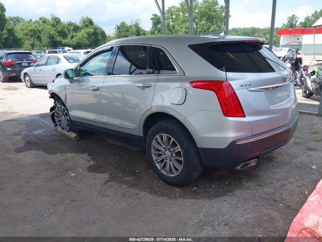 2017 CADILLAC XT5 1GYKNDRS4HZ228381 Photo 2