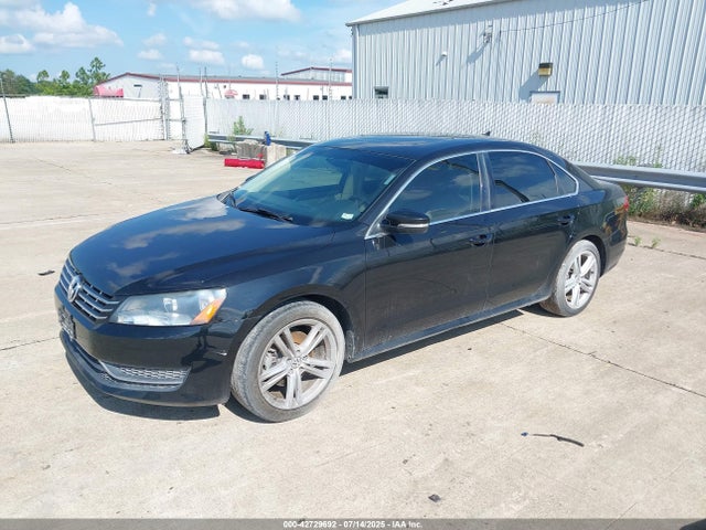 Volkswagen Passat 2014 1VWBN7A30EC082729 Image 2