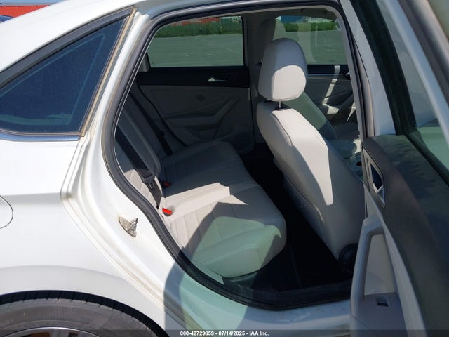 3VW7M7BU7NM014720 Volkswagen 1.5 tsi