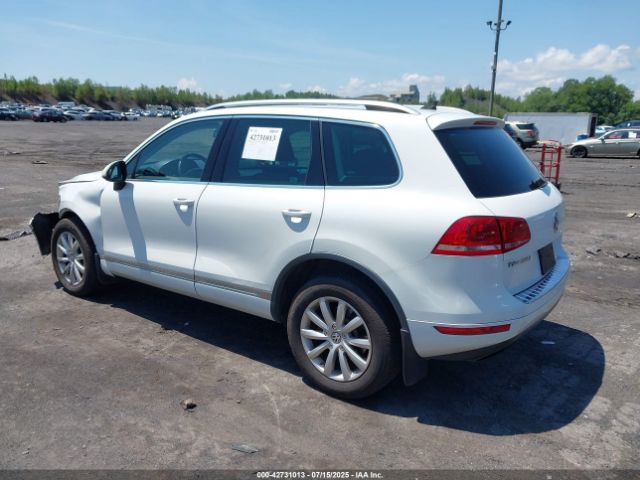 2012 VOLKSWAGEN TOUAREG WVGEF9BP9CD008352 Photo 2