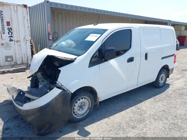 Nissan 2015 2015 3N6CM0KN7FK701790 Image 2