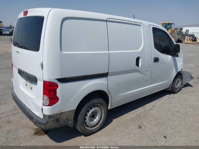 Nissan 2015 2015 3N6CM0KN7FK701790 Image 4