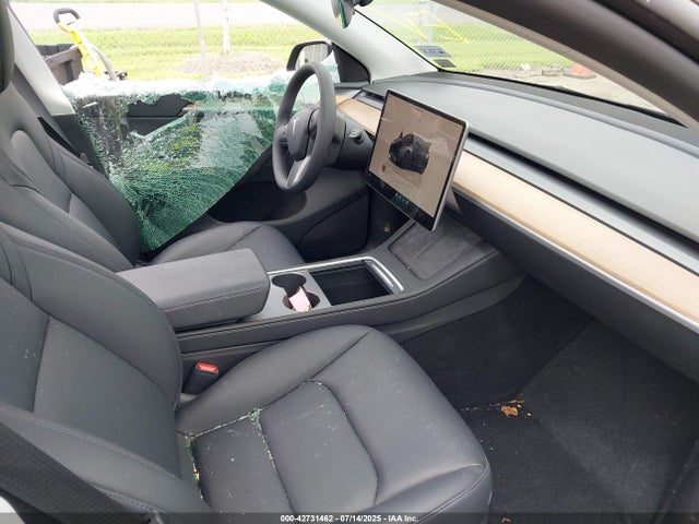 2025 TESLA MODEL Y 7SAYGDED8SA371901 Photo 4