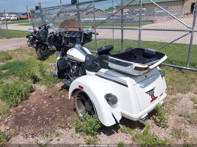 1HD1TBH1XLB957330 Harley-Davidson FLHTCUTGSE