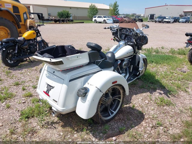 1HD1TBH1XLB957330 Harley-Davidson FLHTCUTGSE