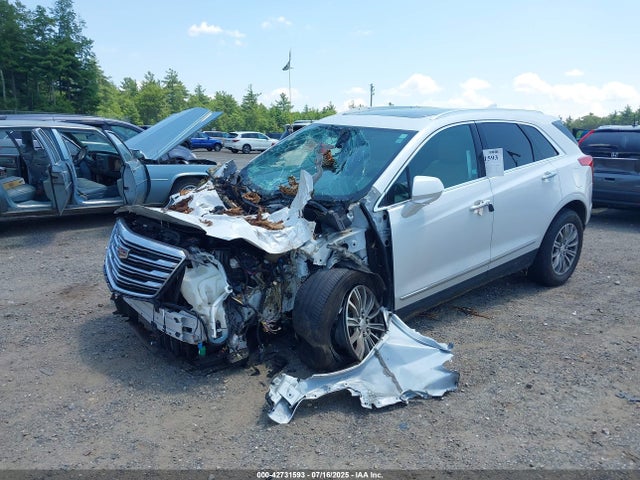 2017 CADILLAC XT5 1GYKNBRSXHZ102451 Photo 1