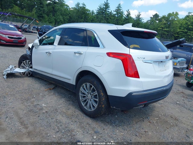 2017 CADILLAC XT5 1GYKNBRSXHZ102451 Photo 2