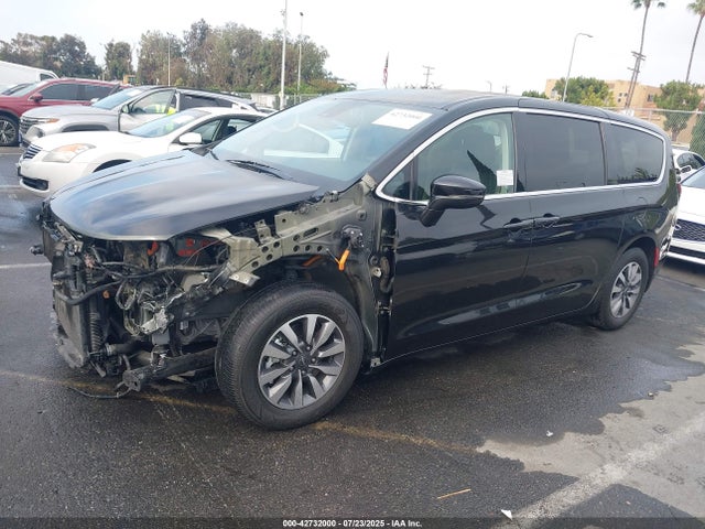 Chrysler Pacifica 2022 2C4RC1L79NR161263 Image 2