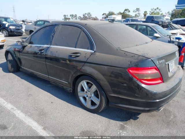 2010 MERCEDES-BENZ C 300 WDDGF8BB1AF436158 Photo 2