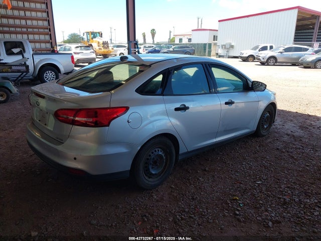 Ford 2016 2016 1FADP3E27GL311271 Image 4