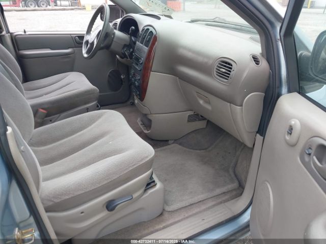 2003 CHRYSLER TOWN & COUNTRY 2C4GP24333R269162 Photo 4