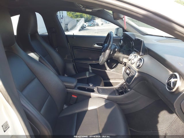 WDDSJ4EB8EN104257 Mercedes-Benz CLA-Class