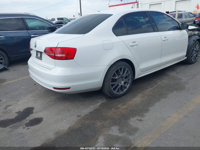 3VW2K7AJ1FM338691 Volkswagen 2015