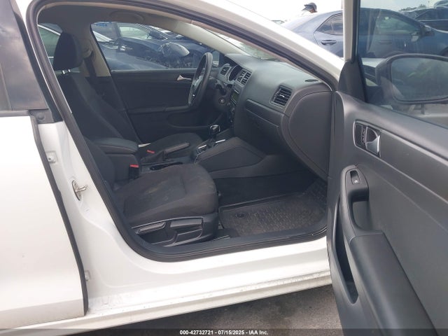 3VW2K7AJ1FM338691 Volkswagen 2015