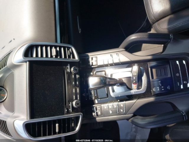 2017 PORSCHE CAYENNE WP1AA2A25HKA84442 Photo 10