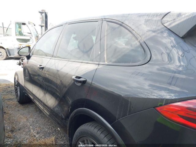 2017 PORSCHE CAYENNE WP1AA2A25HKA84442 Photo 2