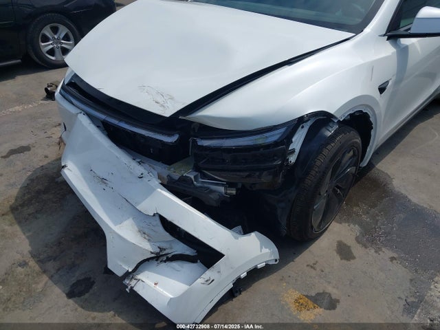 2026 TESLA MODEL Y 7SAYGDED8TF383969 Photo 5