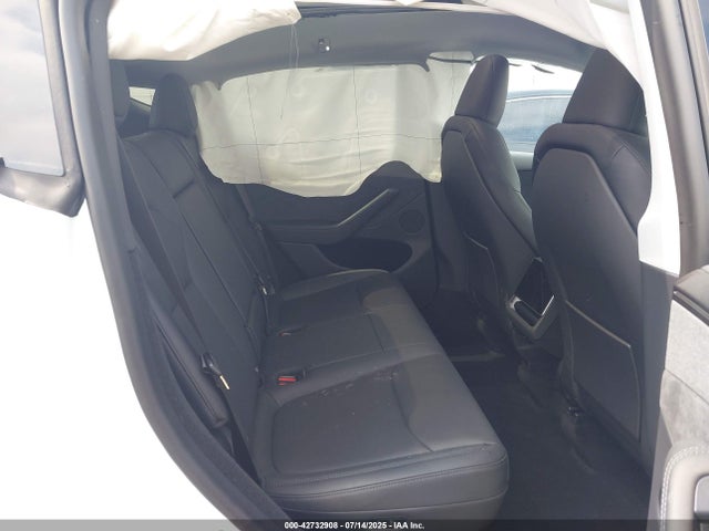 2026 TESLA MODEL Y 7SAYGDED8TF383969 Photo 7