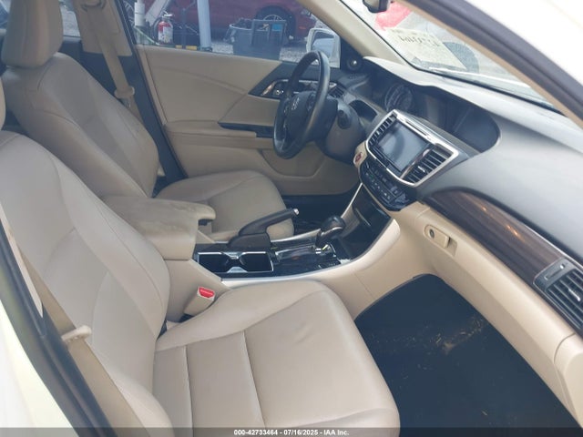 Honda j35y1 2016 1HGCR3F80GA014455 Image 5