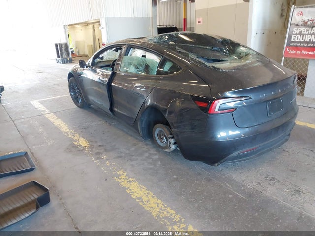 2025 TESLA MODEL 3 5YJ3E1EB7SF922865 Photo 2
