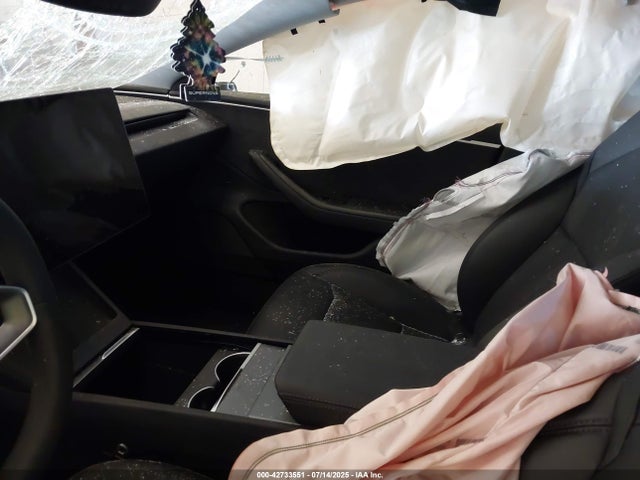 2025 TESLA MODEL 3 5YJ3E1EB7SF922865 Photo 4