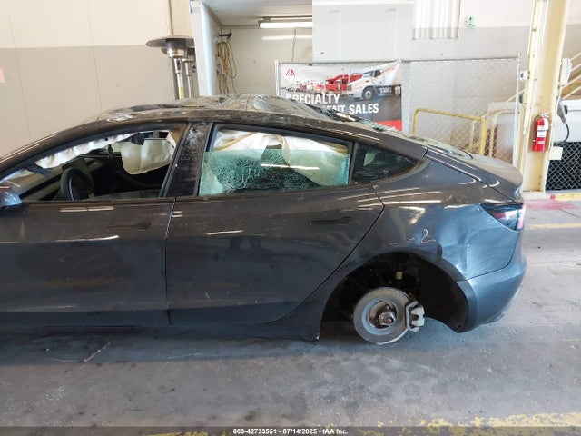2025 TESLA MODEL 3 5YJ3E1EB7SF922865 Photo 5