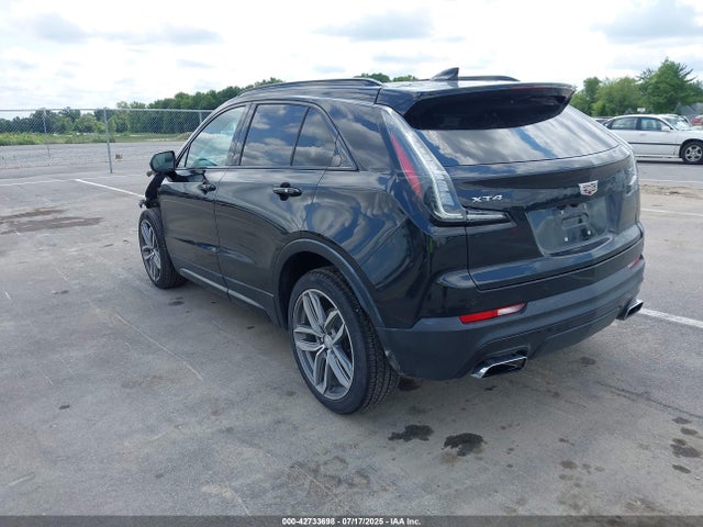 2019 CADILLAC XT4 1GYFZER49KF101048 Photo 2