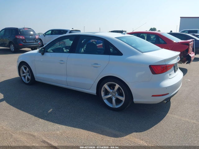 2015 AUDI A3 WAUACGFF1F1052592 Photo 2