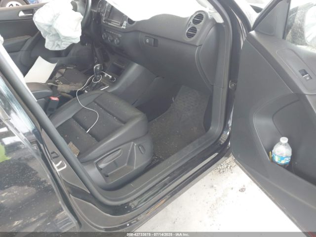 2016 VOLKSWAGEN TIGUAN WVGAV7AX6GW587270 Photo 4