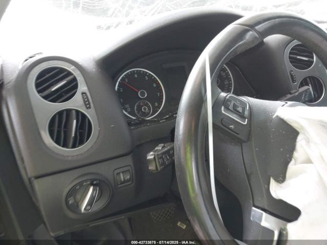 2016 VOLKSWAGEN TIGUAN WVGAV7AX6GW587270 Photo 6