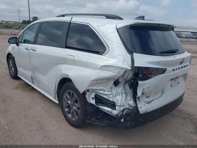 2024 TOYOTA SIENNA 5TDYRKEC9RS182086 Photo 2