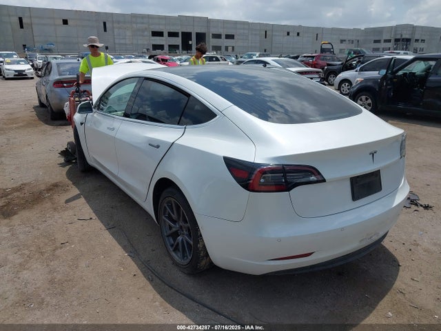 2020 TESLA MODEL 3 5YJ3E1EA7LF633266 Photo 2