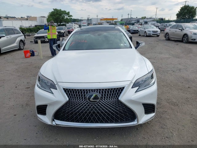 JTHB51FF8J5001704 Lexus v35a-fts
