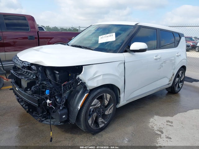 KNDJ53AU3S7932146 KIA 2025