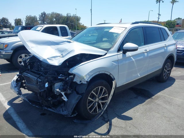 Volkswagen 2018 2018 3VV2B7AX5JM195374 Image 2