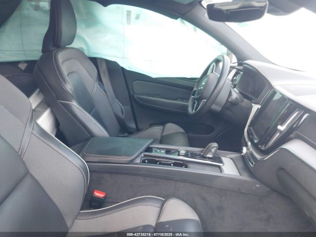 2022 VOLVO XC60 RECHARGE PLUG-IN HYBRID YV4BR0DM3N1910090 Photo 4