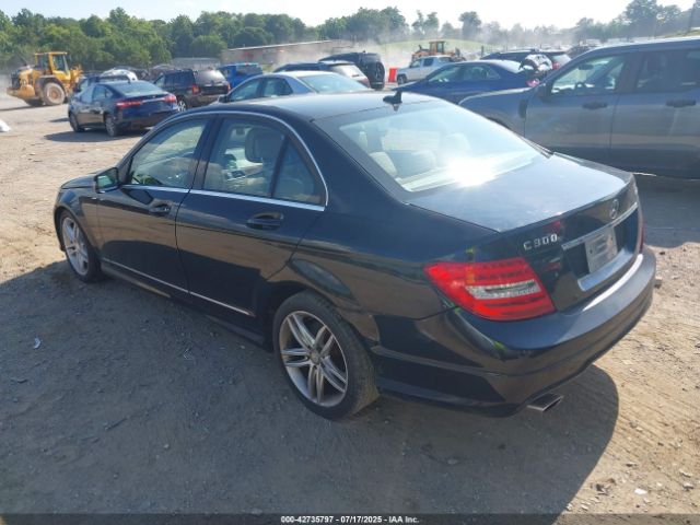 2012 MERCEDES-BENZ C 300 WDDGF8BB8CR200253 Photo 2