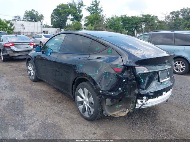 2020 TESLA MODEL Y 5YJYGDEE0LF044404 Photo 2