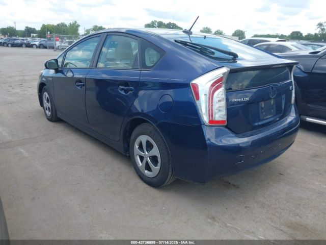 2014 TOYOTA PRIUS JTDKN3DU7E1777365 Photo 2