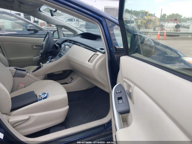 2014 TOYOTA PRIUS JTDKN3DU7E1777365 Photo 4