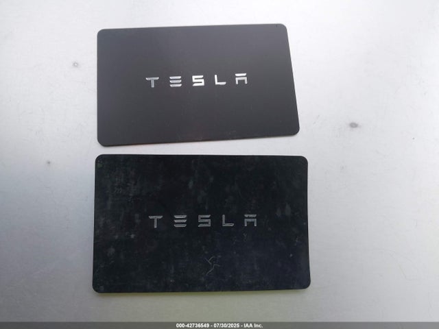 5YJYGDEE4MF256319 Tesla 2021