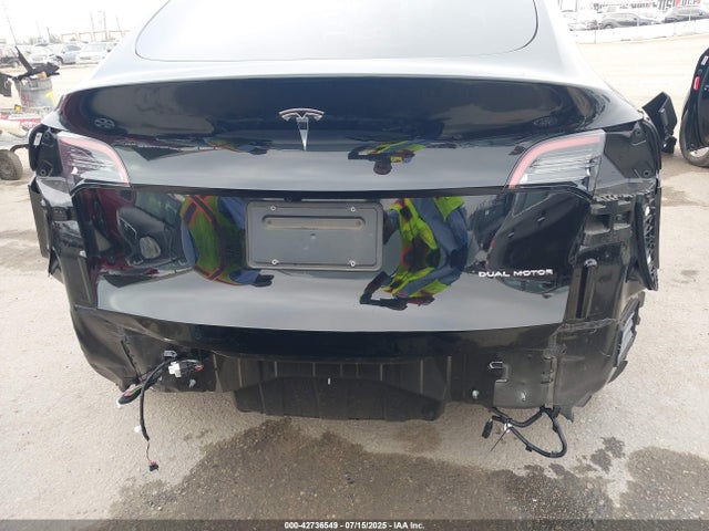 5YJYGDEE4MF256319 Tesla 2021